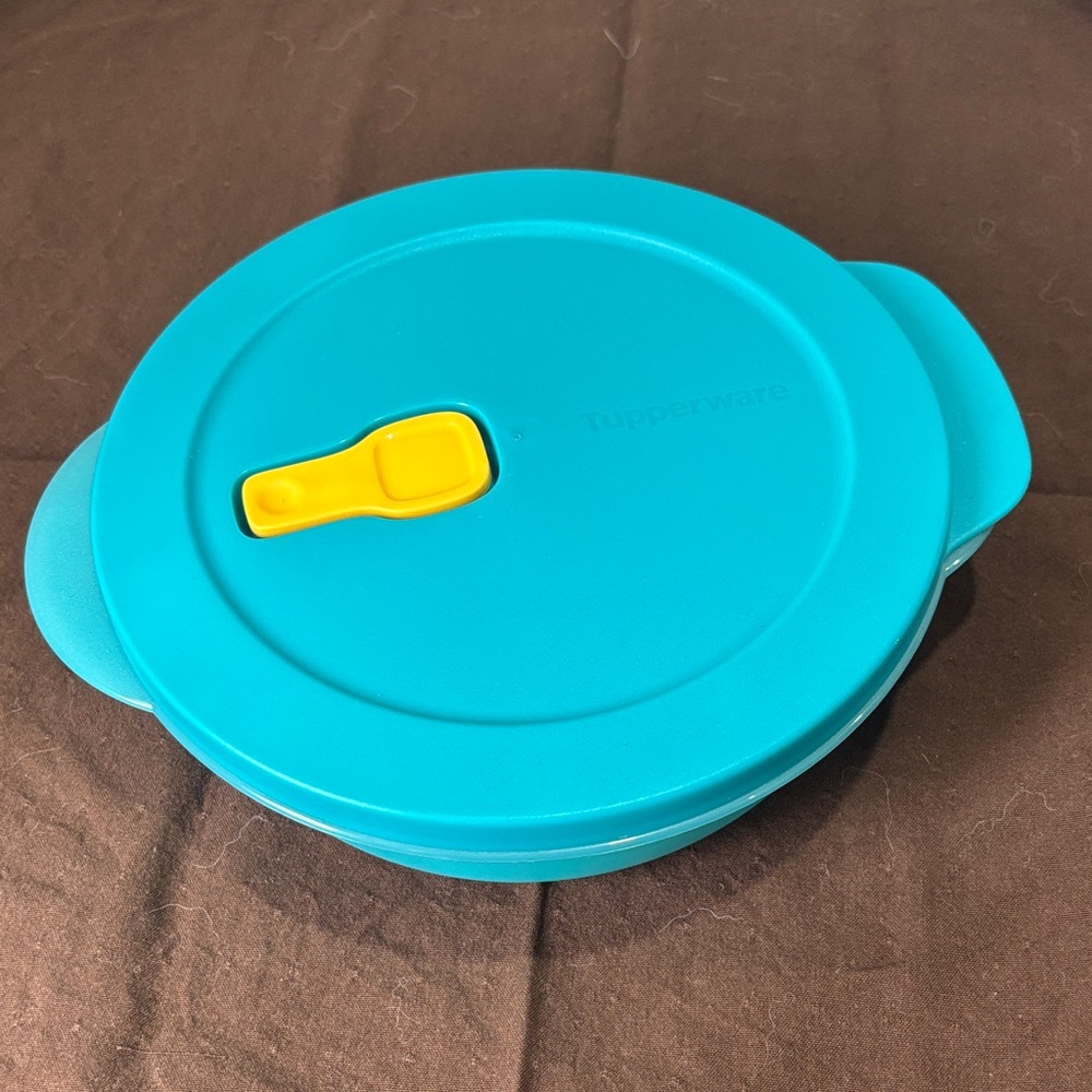 Tupperware NWOT Teal and Yellow bowl